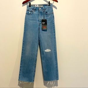 SOLD Levi’s rib cage straight ankle jeans, NWT